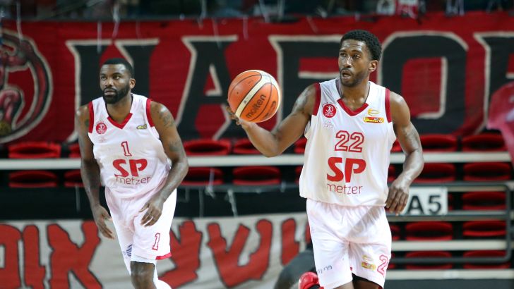 ג'רל מקניל עם ג'מאל שולר