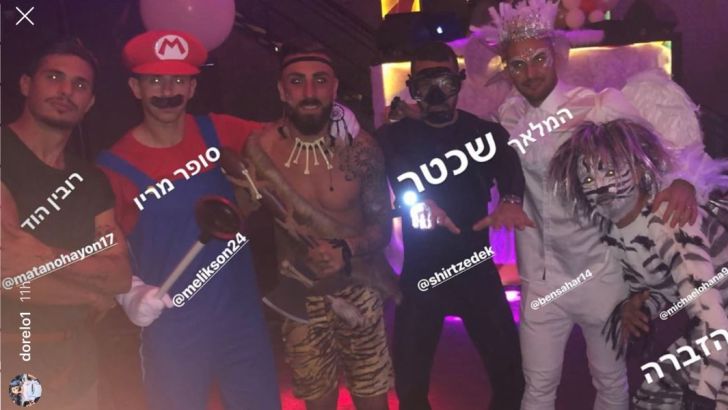 שחקני הפועל באר שבע חוגגים את פורים