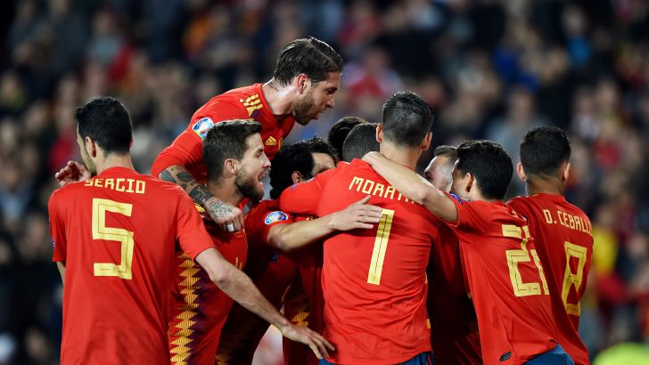 שחקני נבחרת ספרד חוגגים