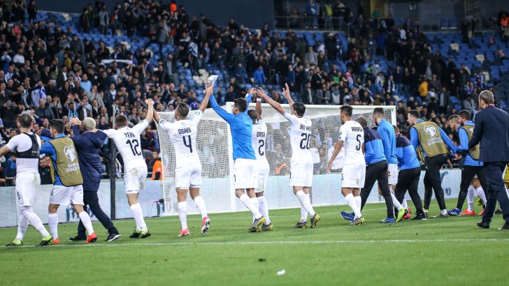 שחקני נבחרת ישראל חוגגים