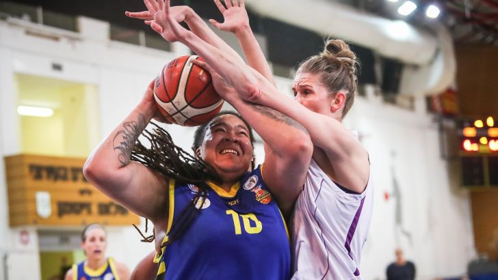 דניאל אדאמס, קטיה לויצקי