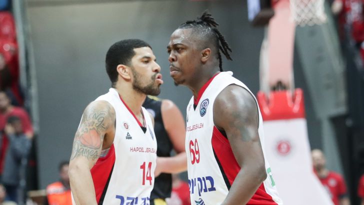 ג'ייקובן בראון עם ג'יימס פלדין