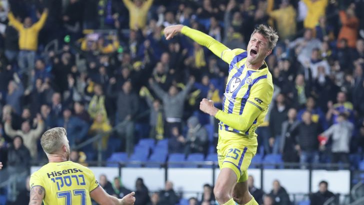 שוינפלד חוגג את שער האליפות