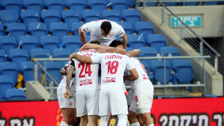 שחקני הפועל באר שבע חוגגים