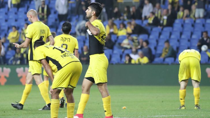 שחקני נתניה מאוכזבים אחרי ההפסד
