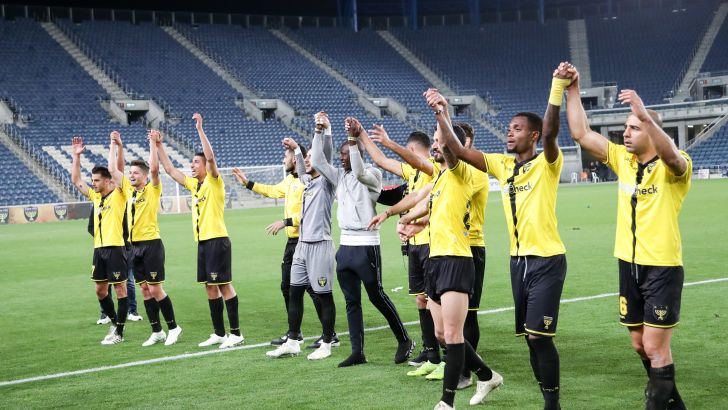 שחקני בית"ר ירושלים חוגגים