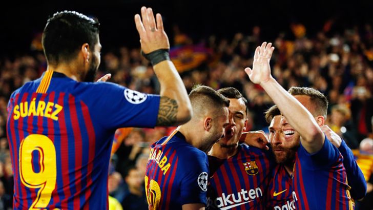 מסי חוגג עם שחקני ברצלונה