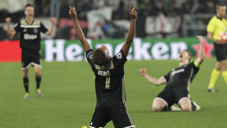 שחקני אייאקס חוגגים