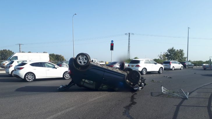 רכבו של השחקן הזר שהתהפך
