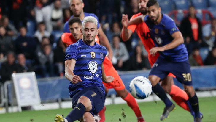 עומר אצילי מחליק