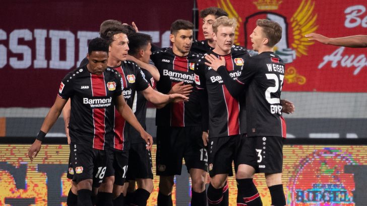 שחקני באייר לברקוזן חוגגים