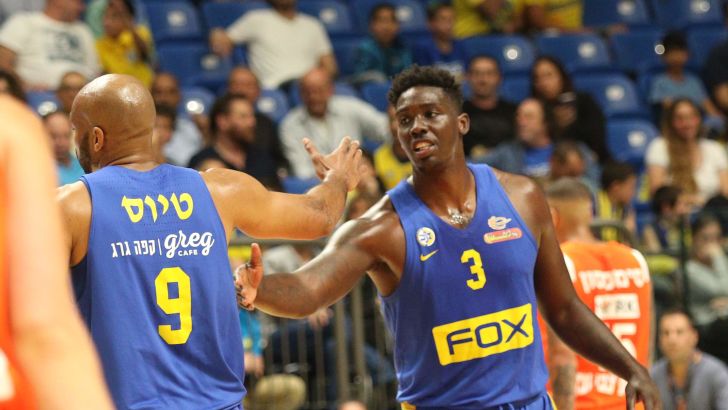 ג'וני אובריאנט נגד אלכס טיוס