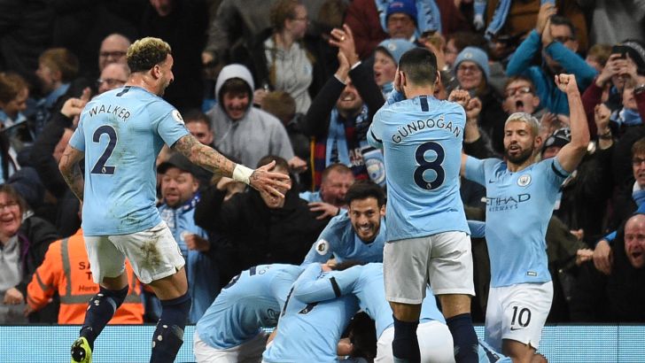 שחקני מנצ'סטר סיטי חוגגים