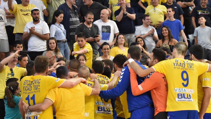 שחקני מכבי ראשל"צ בסיום