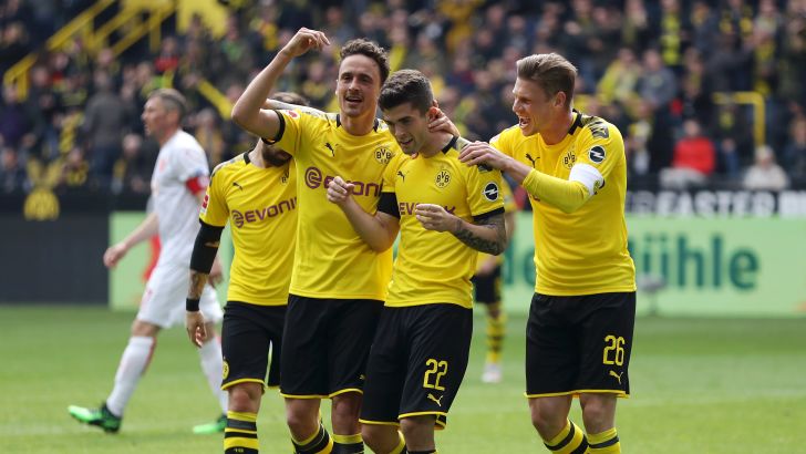 שחקני בורוסיה דורטמונד חוגגים