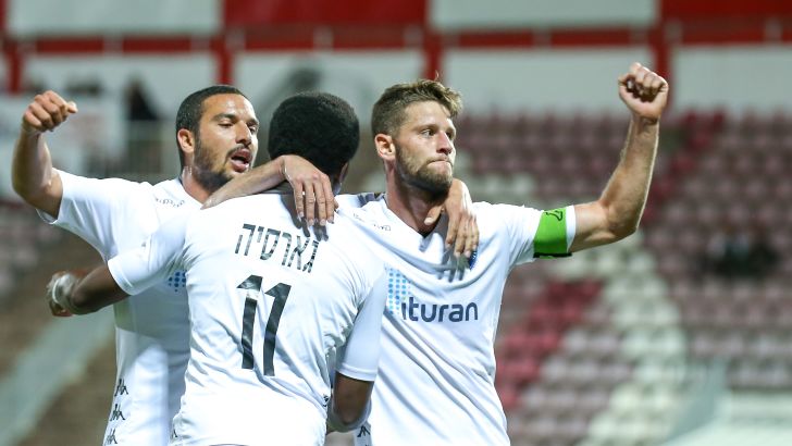 שחקני קריית שמונה חוגגים