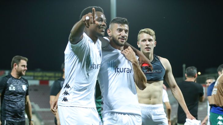 שחקני קריית שמונה חוגגים