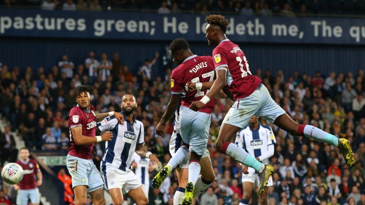 שחקני אסטון וילה חוגגים