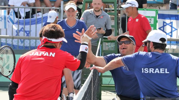 שרגא ונועם בסיום המשחק נגד יפן
