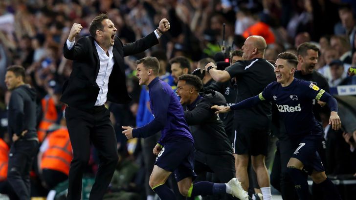 שחקני דרבי חוגגים עם פראנק למפארד