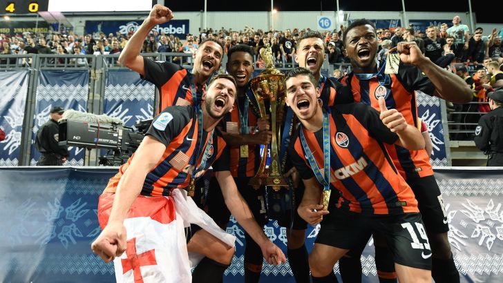 מנור סולומון עם שחקני שחטאר