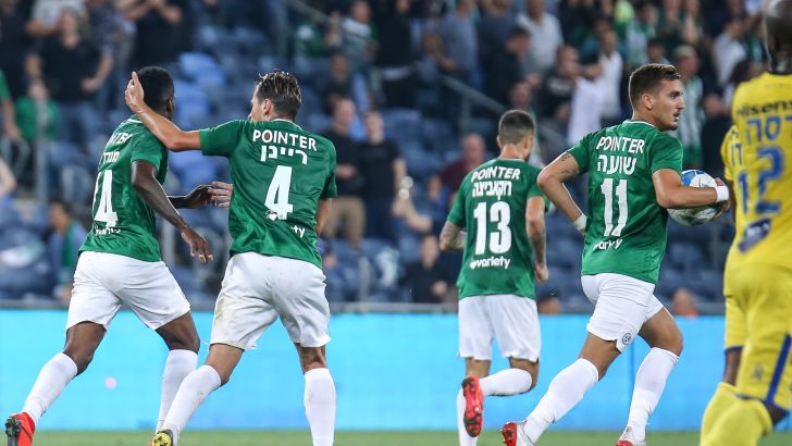 שחקני מכבי חיפה חוגגים