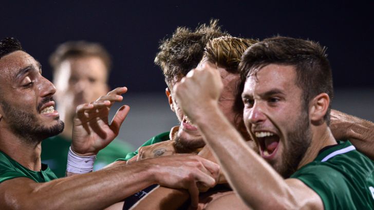 שחקני מכבי חיפה חוגגים