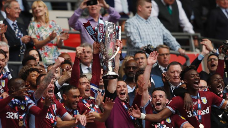 שחקני אסטון וילה חוגגים