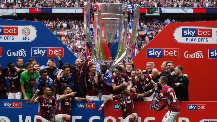 שחקני אסטון וילה חוגגים