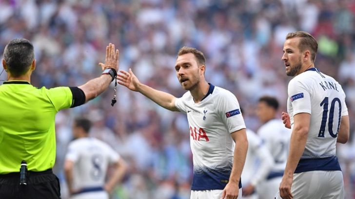 שחקני טוטנהאם מתלוננים לשופט