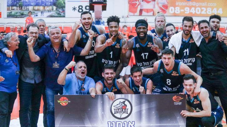 שחקני אילת חוגגים העפלה לפיינל פור