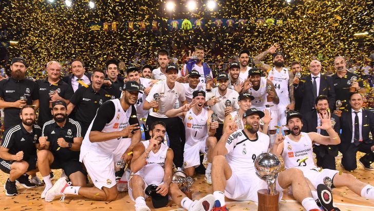 שחקני ריאל מדריד חוגגים