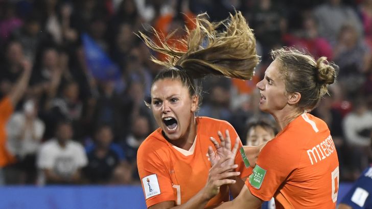 שחקניות נבחרת הולנד חוגגות