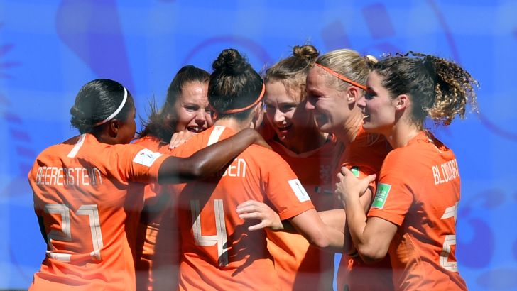 שחקניות נבחרת הולנד חוגגות
