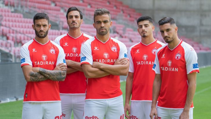 מיגל ויטור ושחקני ב"ש משיקים את המדים