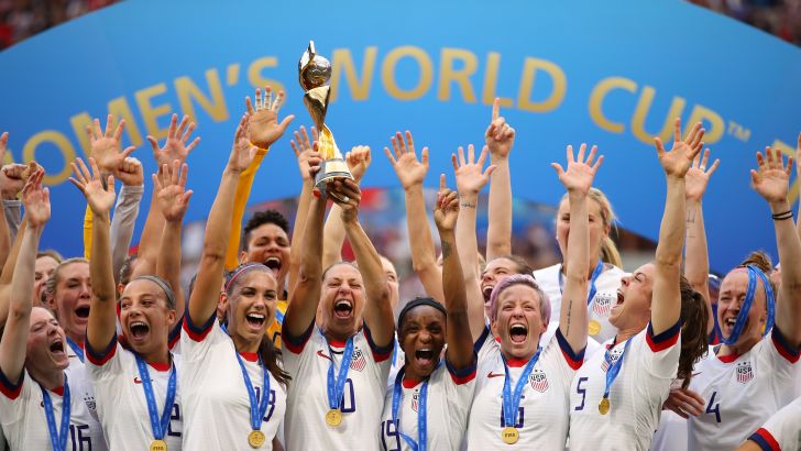 שחקניות נבחרת ארה"ב חוגגות