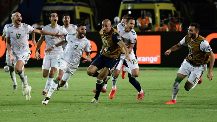 שחקני אלג'יריה חוגגים