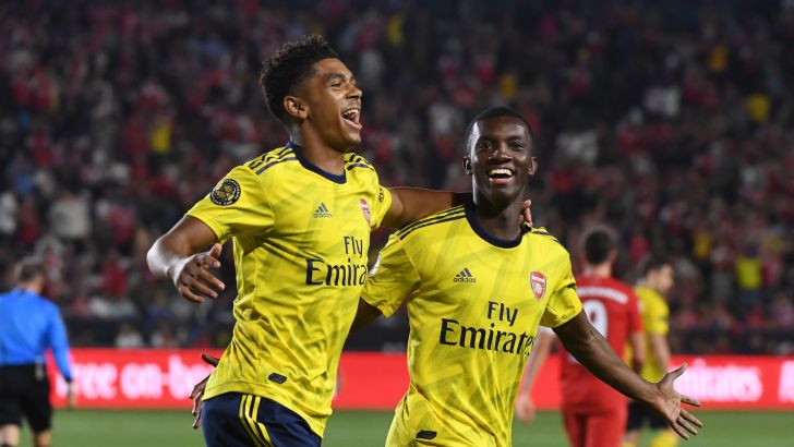 שחקני ארסנל חוגגים