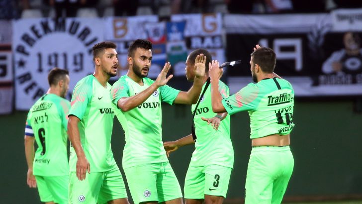 שחקני מכבי חיפה חוגגים