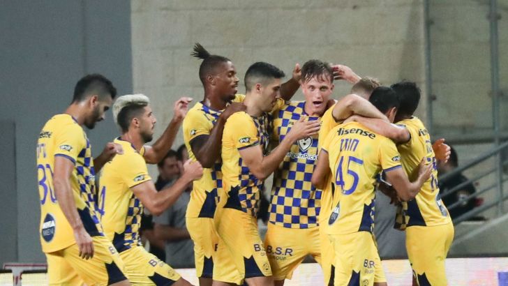 שחקני מכבי תל אביב חוגגים