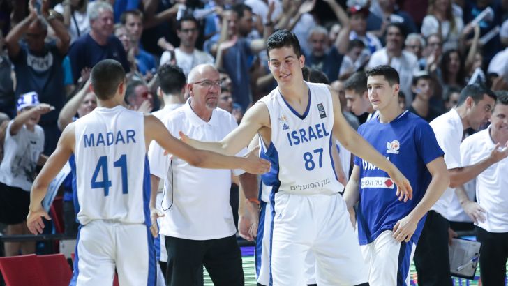 ים מדר, תומר לוינסון