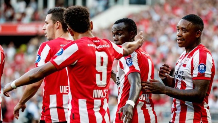 שחקני איינדהובן חוגגים