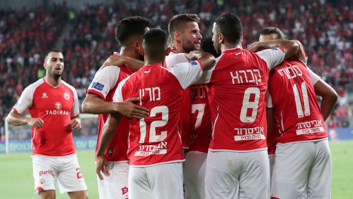 שחקני הפועל באר שבע חוגגים