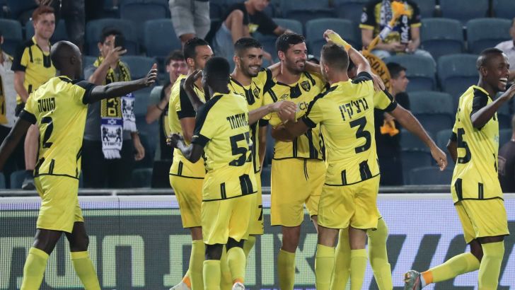 שחקני בית"ר ירושלים חוגגים