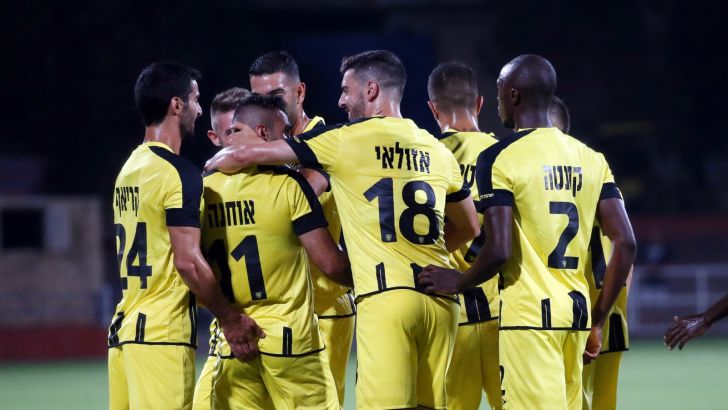 שחקני בית"ר ירושלים חוגגים