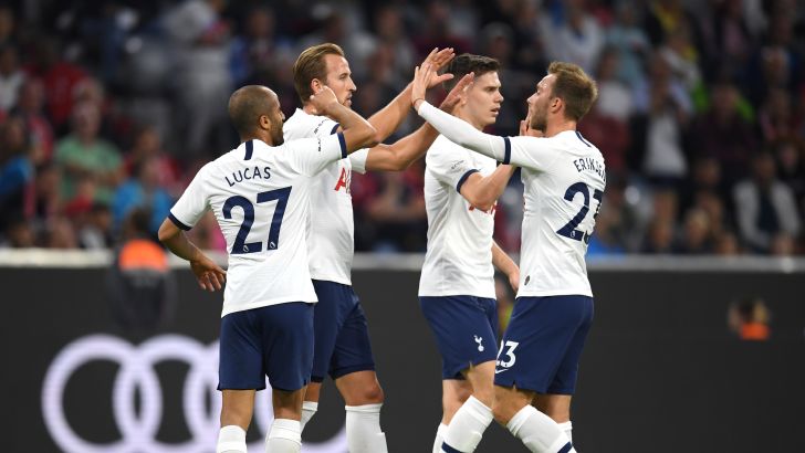 שחקני טוטנהאם חוגגים