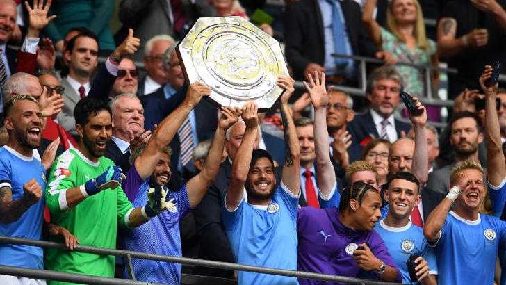 שחקני מנצ'סטר סיטי חוגגים