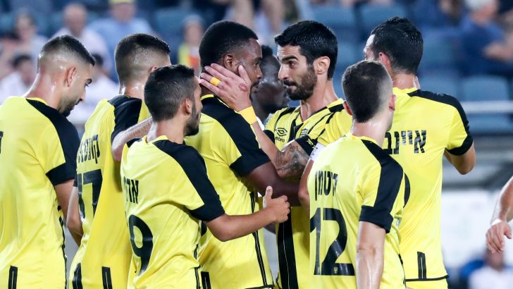 שחקני בית"ר ירושלים חוגגים