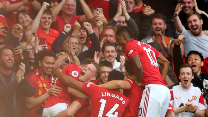 שחקני מנצ'סטר יונייטד חוגגים