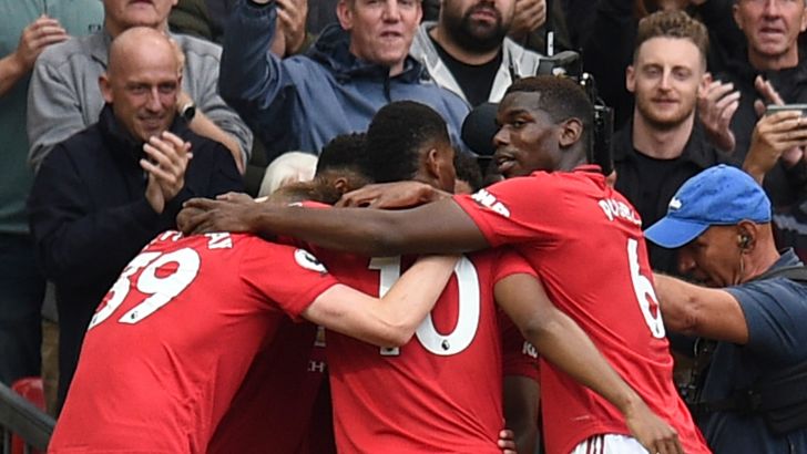 שחקני מנצ'סטר יונייטד חוגגים